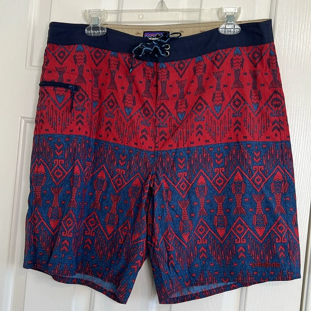 Patagonia men’s Wavefarer® Board Shorts red and blue fish pattern size 36